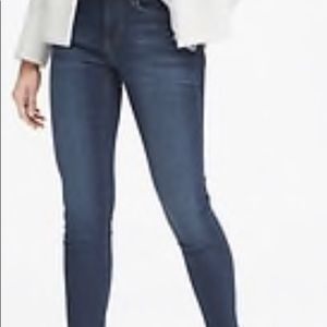 Excellent condition banana republic jeans. Skinny